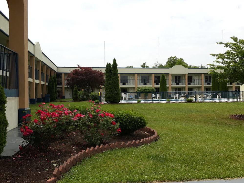 Days Inn By Wyndham כריסטיאנסבורג מראה חיצוני תמונה